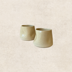KAI Vaso Triangular Crema PP
